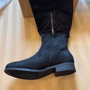 NWT/NIB (10) Mount Knee-High Black Suede Tall Boots Low Heel